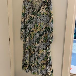 Flowy floral dress -